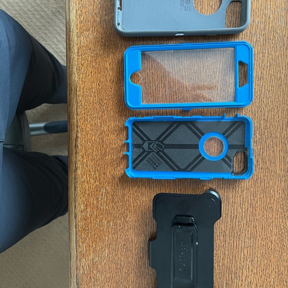 iPhone 7 OTTER BOX case with belt slip holder - Picture 4 of 5